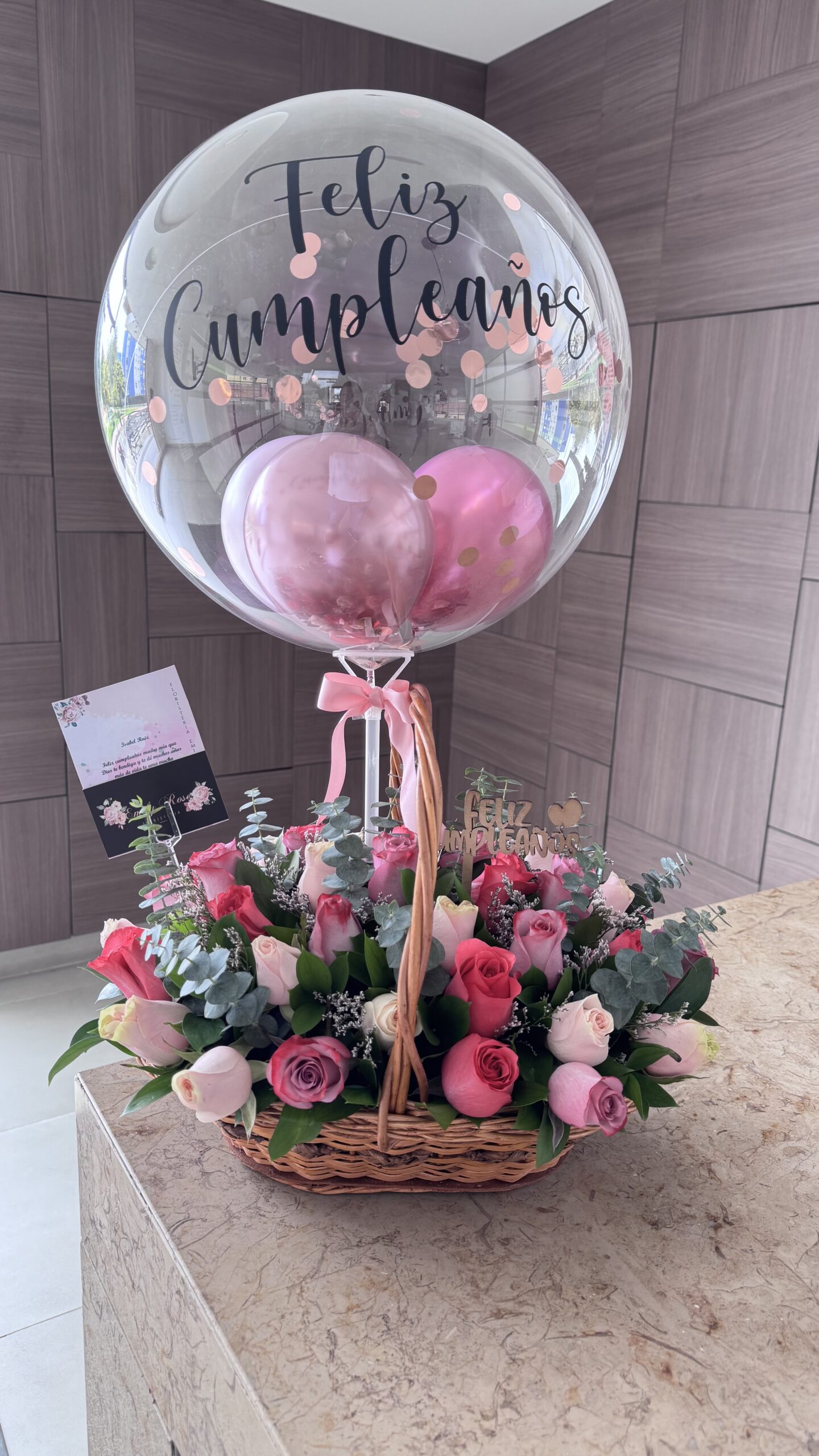 Canasta floral con globo - Imagen 4