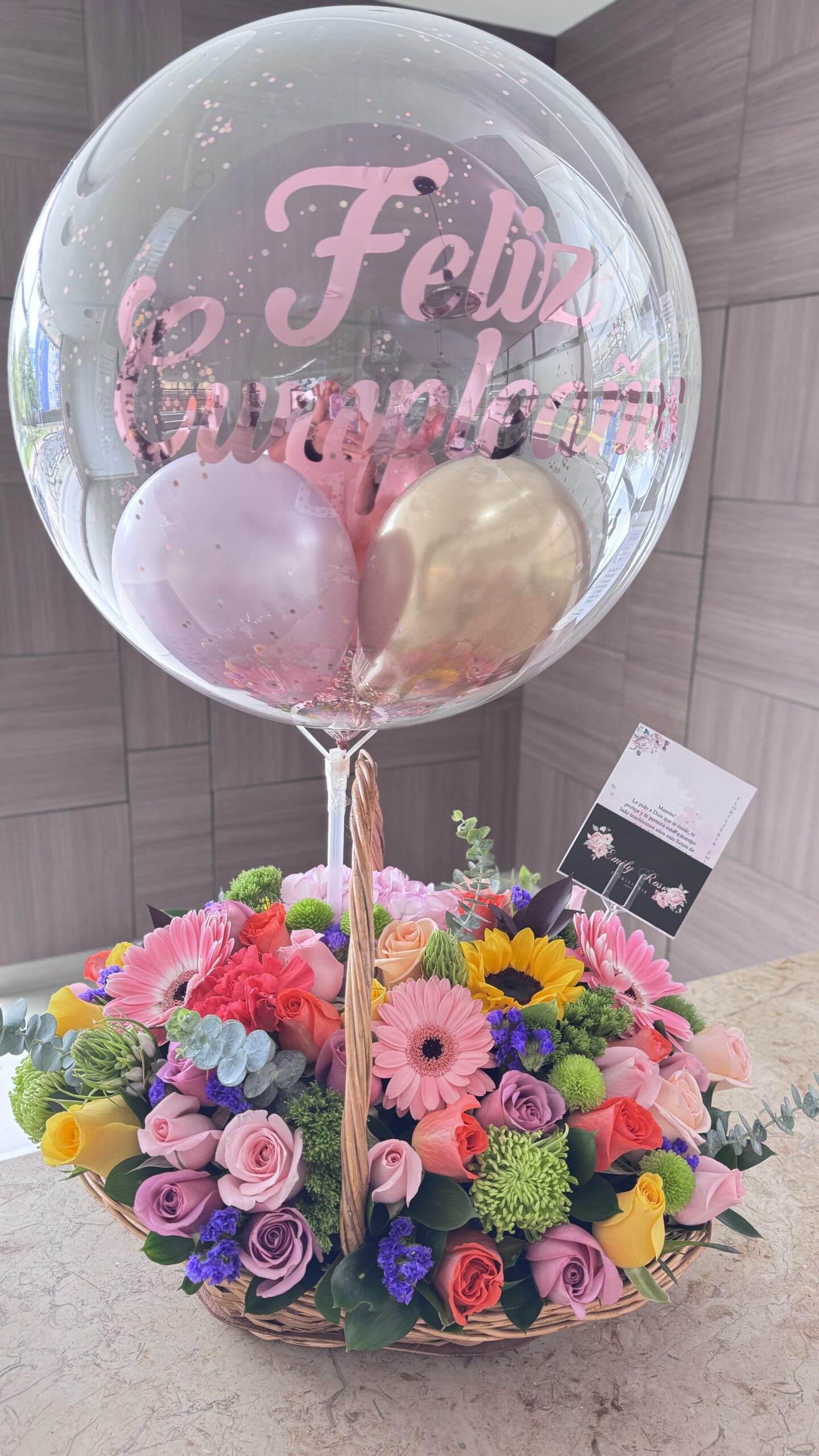 Canasta floral con globo - Imagen 3