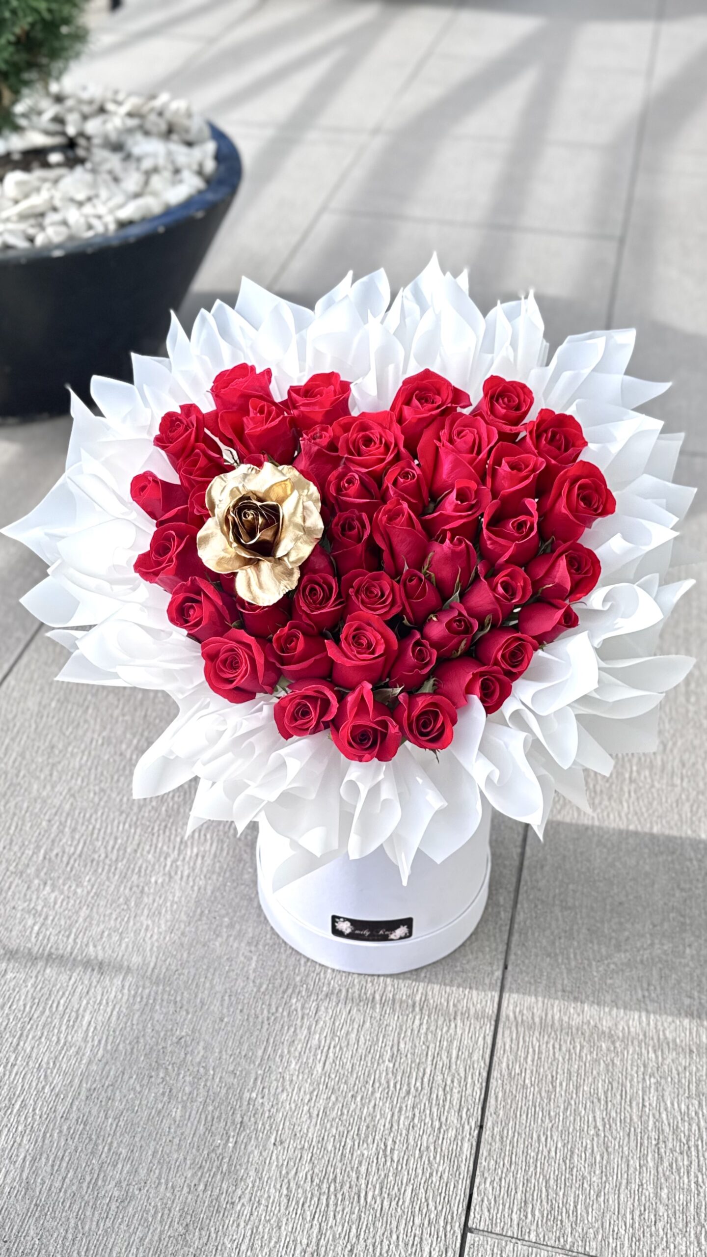 Caja Golden Love 50 Rosas - Imagen 3